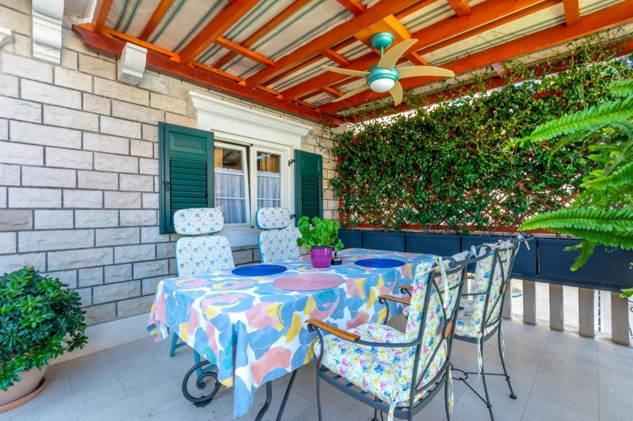 Apartments Villa Camellia - Adults Only Supetar Luaran gambar